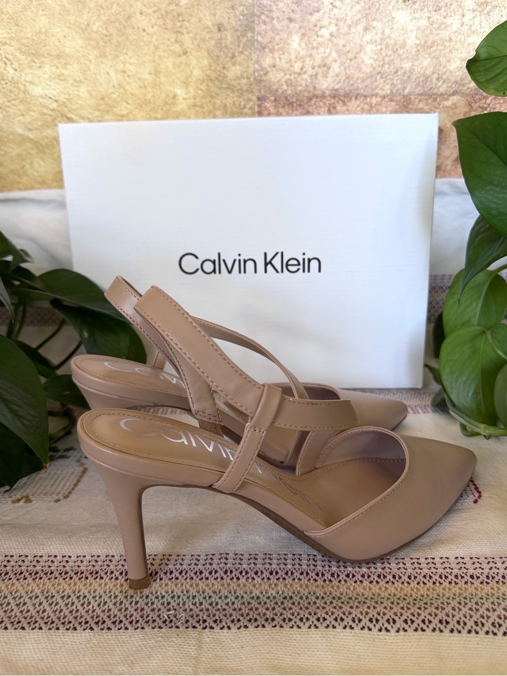 NEW Calvin Klein Nude Faux Leather Slingback Strap Pointy-Toe Pump Heels Size 7M - Picture 5 of 9